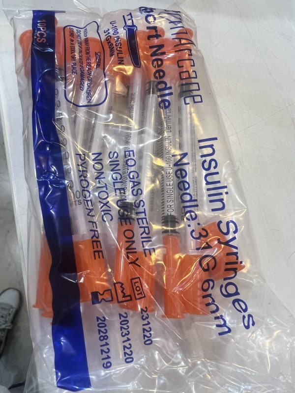 img_4676 سرنگ انسولین یک پارچه گیج ۳۱ طول ۶(چینی) - Image 1